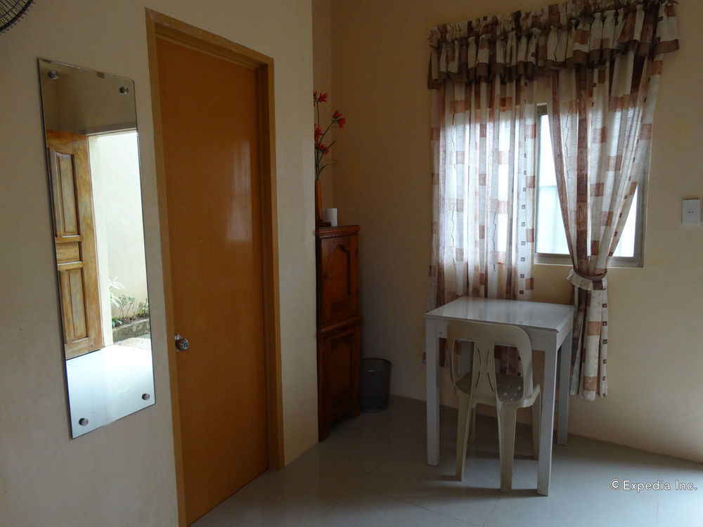Las Residencias Bed And Breakfast Puerto Princesa Buitenkant foto